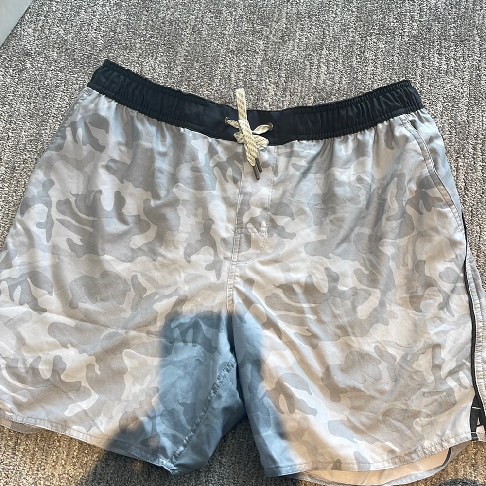 Vuori men’s work out / comfort shorts